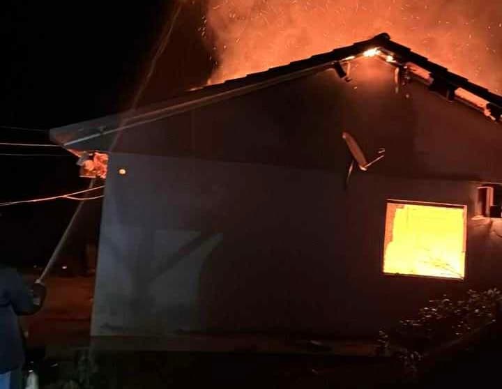 Fogo danificou imóvel em Coronel Freitas (Foto: Divulgação )