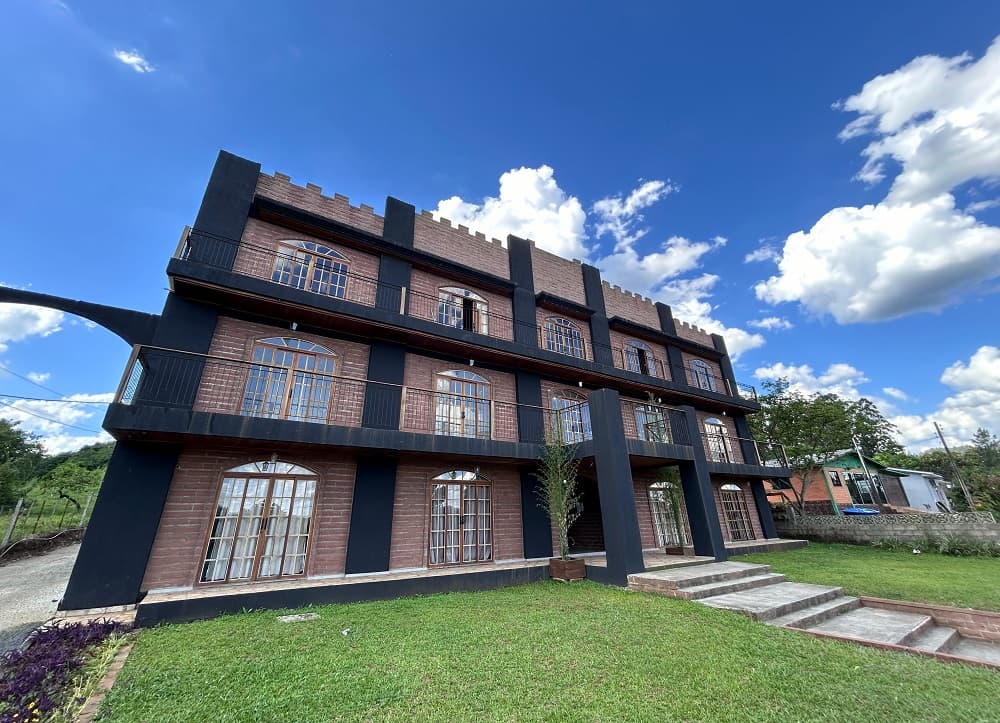 Obra realça a presença da Europa na região (Foto: Henrique Paulo Koch)