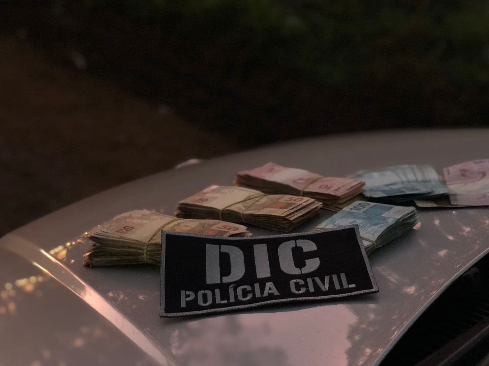 Ao todo, foram recuperados pouco mais de R$ 29.500,00 em espécie, dinheiro já restituído à vítima do furto