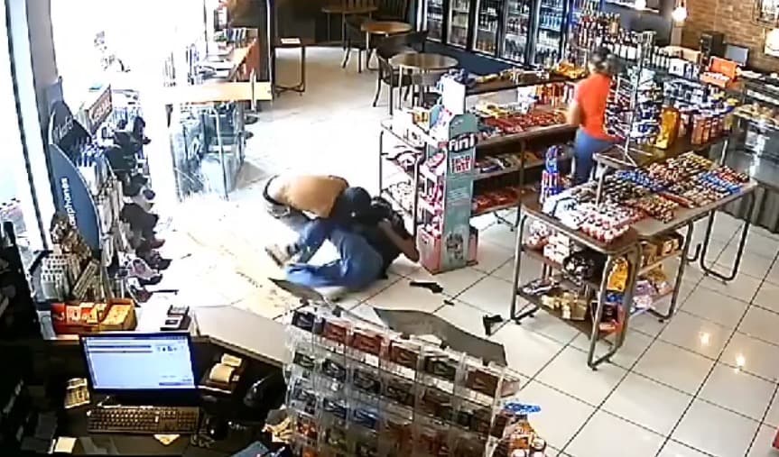 Caso aconteceu em Palmitos (Foto: Câmera de segurança)