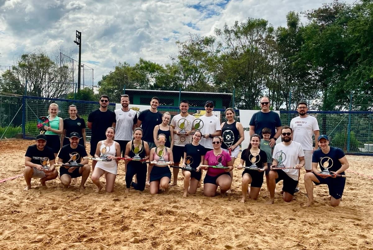 Participantes do 1º Campeonato Municipal de Beach Tennis (Foto: Divulgação)