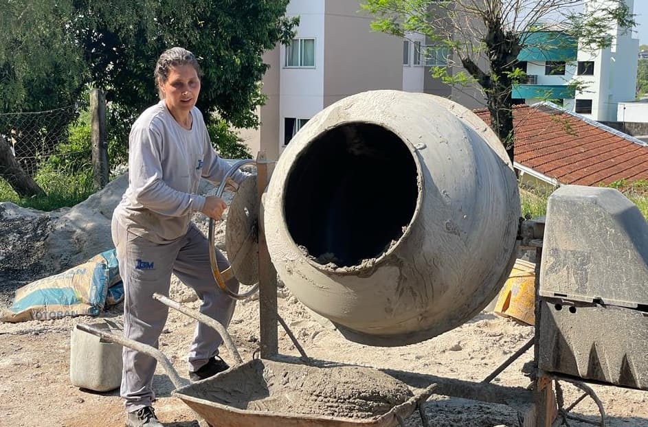 Silvania durante o trabalho (Foto: Henrique Paulo Koch)