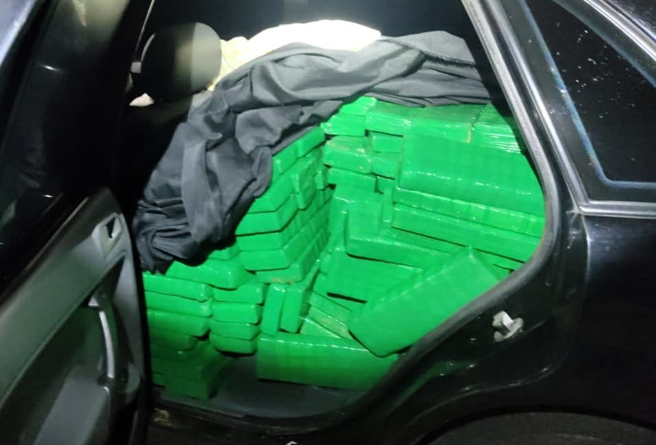 Polícia apreende 680 quilos de maconha em Modelo