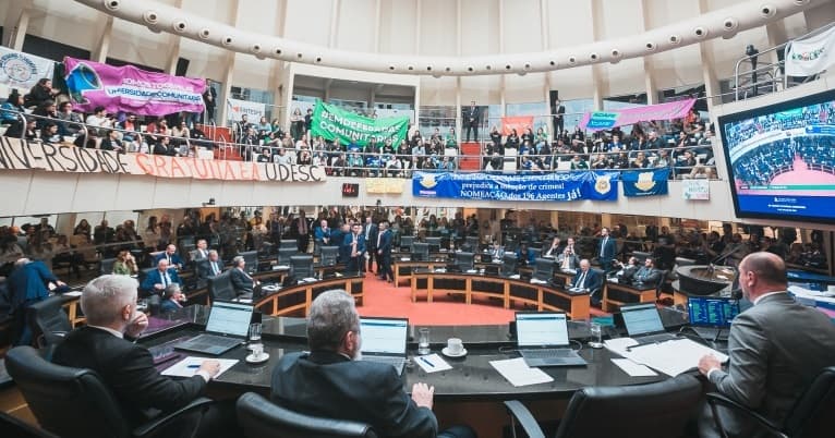 Deputados aprovam projeto Universidade Gratuita (Foto: Alesc)
