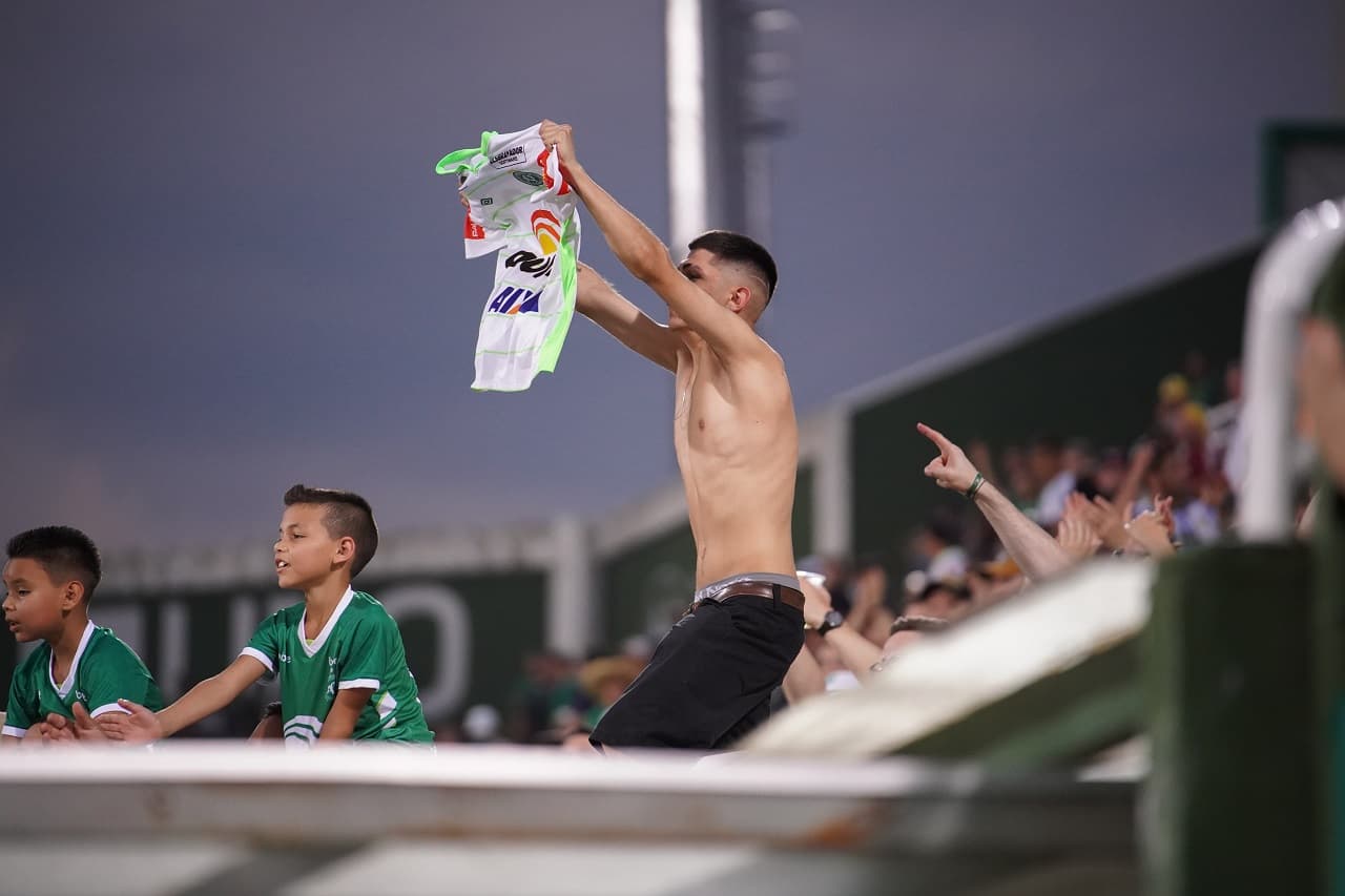 Chapecoense faz promoção de ingressos para lotar estádio