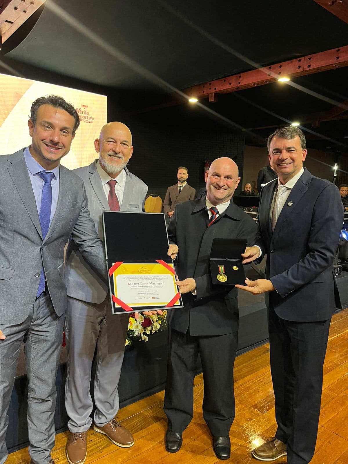 Governo de SC reconhece trajetória de servidor da Fesporte com Comenda Estadual
