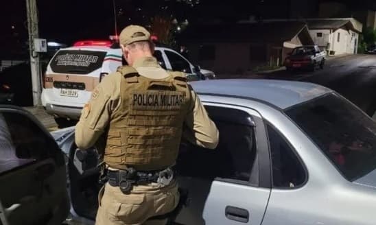 Porque está me encarando? motorista de mercado recebe soco do 'nada'