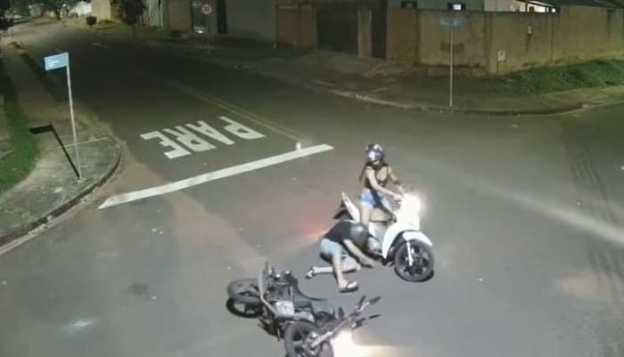 VÍDEO: “Encontro inusitado”: câmera flagra trapalhadas de motociclistas