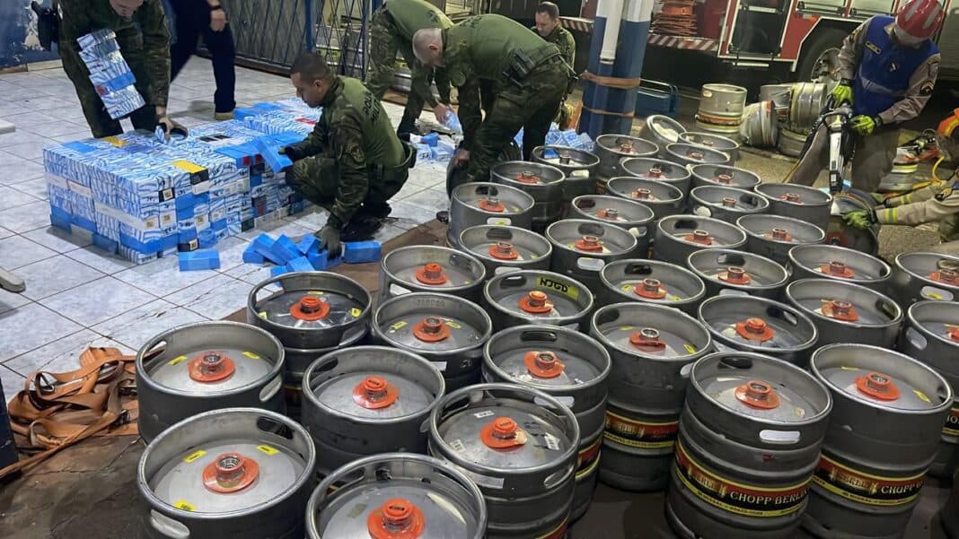 Mercadorias foram colocadas no lugar do líquido alcoólico (Foto: Divulgação)