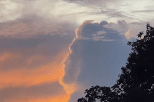 Rosto parecido ao de Jesus aparece entre nuvens