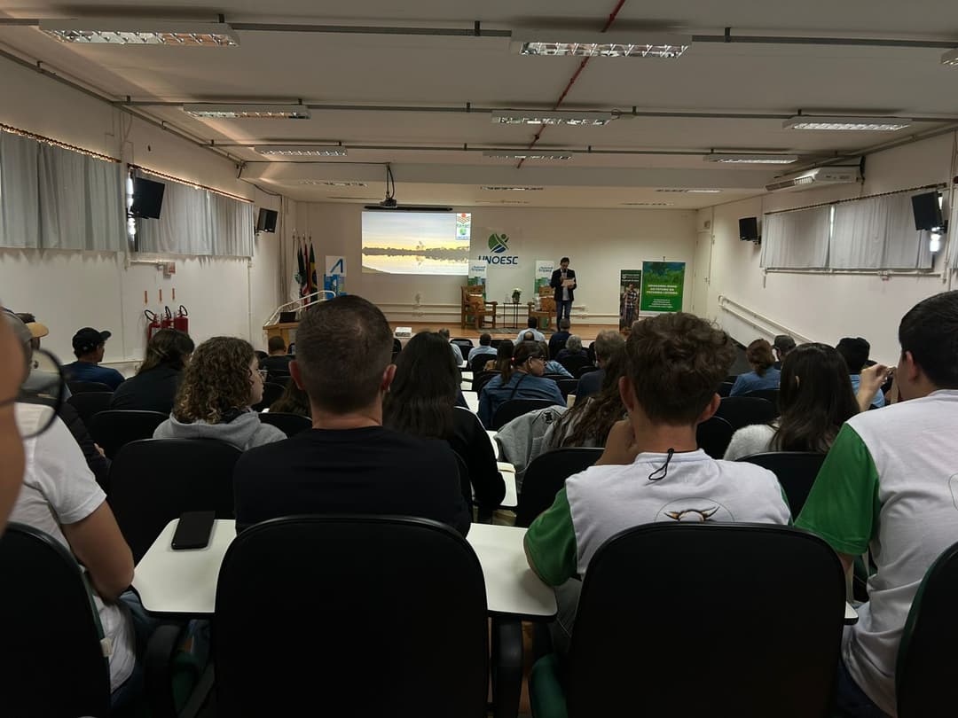 Seminário discute alternativas para fortalecer a pecuária leiteira na região