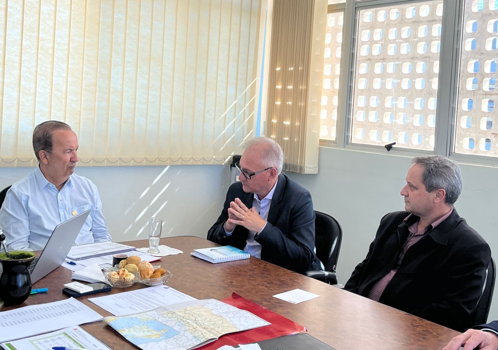 Governador Jorginho Melo recebe prefeito Cena e vice Neuro em Chapecó (Foto: Divulgação)