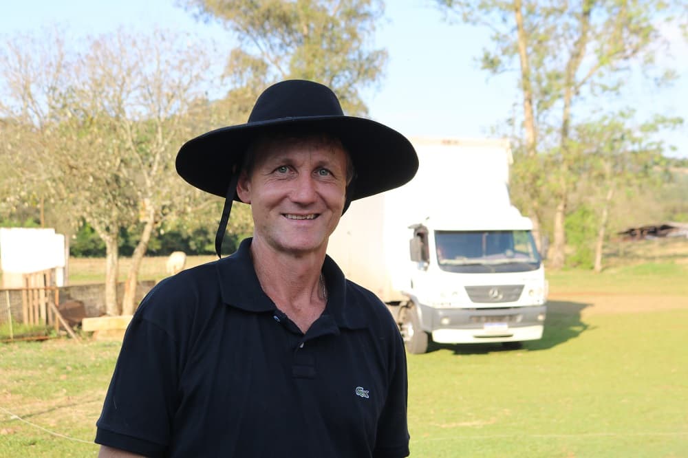 Seja no frio ou calor: Caminhoneiro usa bombacha todos os dias