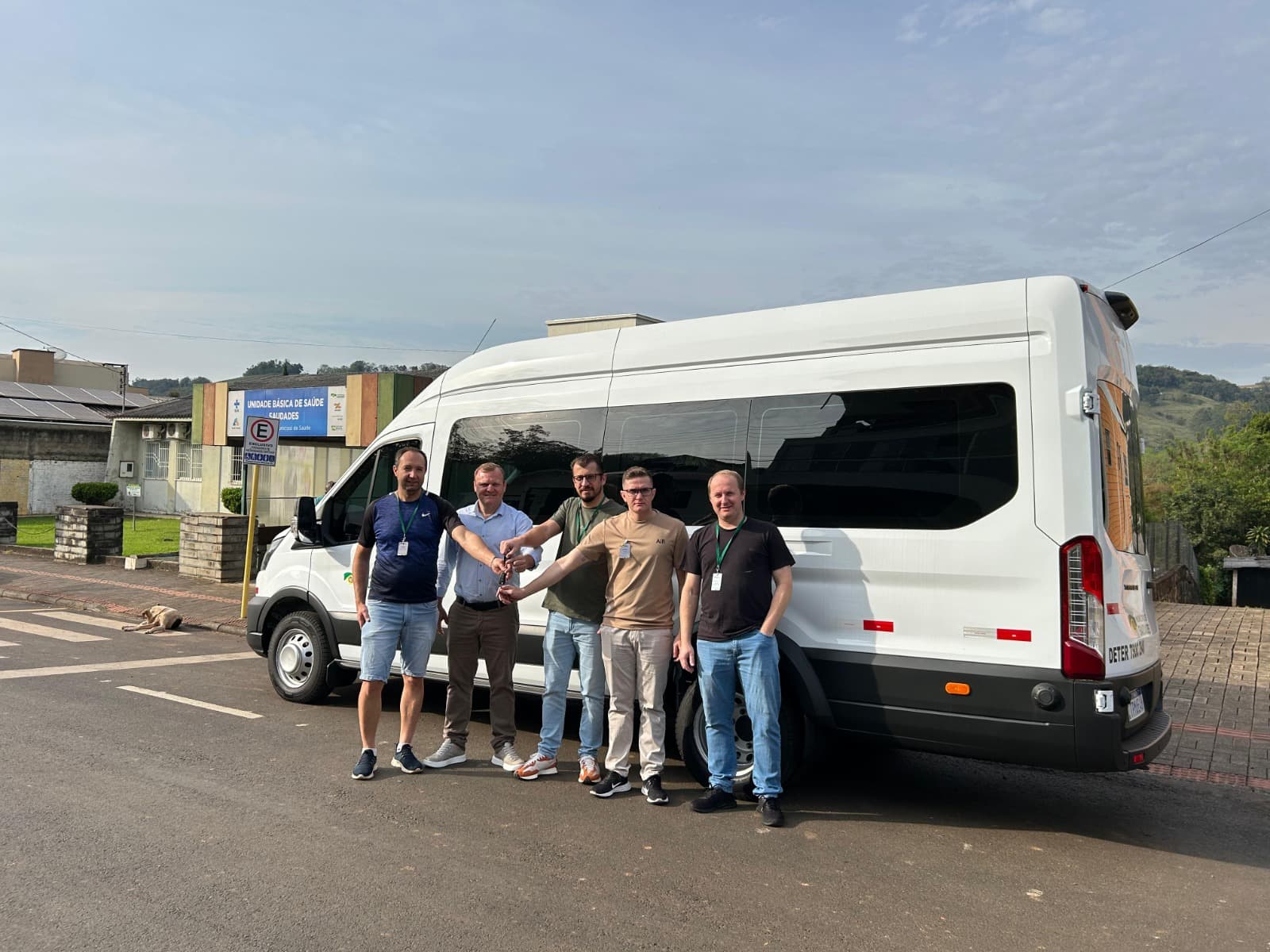 Prefeitura de Saudades amplia transporte de pacientes com nova van