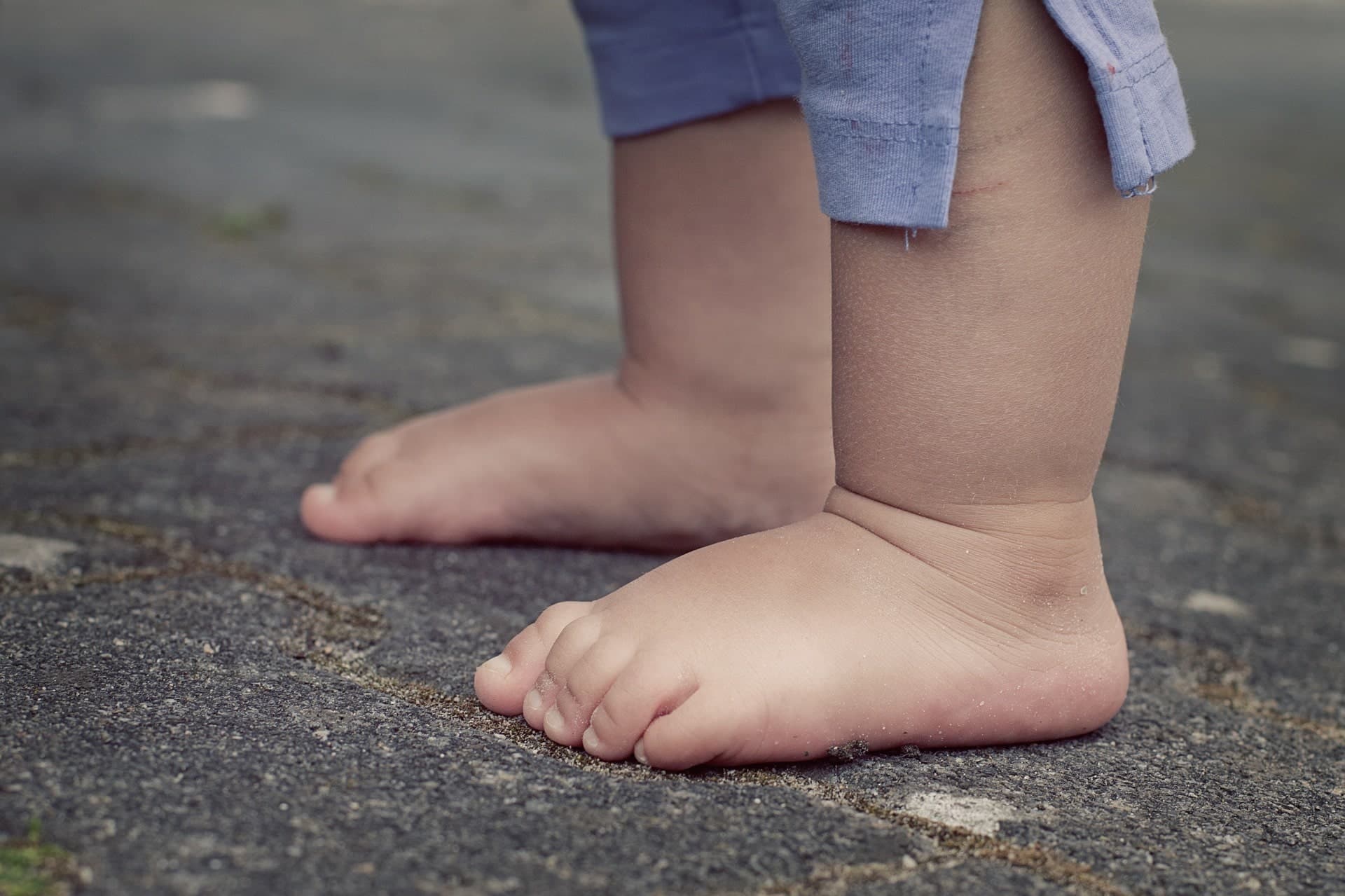 Bebê fica "chapado" e é internado ao comer bucha de cocaína