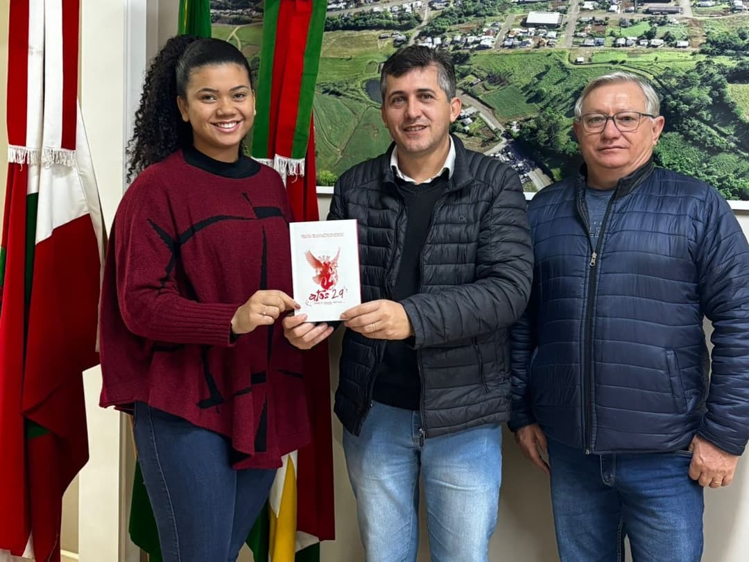 Professora de Irati relata missão humanitária na África em livro