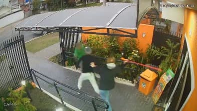 Dona de padaria expulsa assaltante a vassouradas