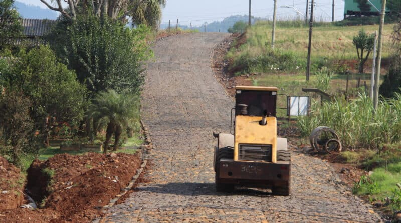 Prefeitura realiza melhorias em estrada do interior  (Foto: Ascom)