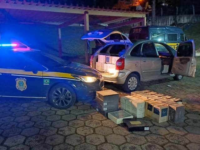Citroën quase encostando no chão revela crime no Oeste