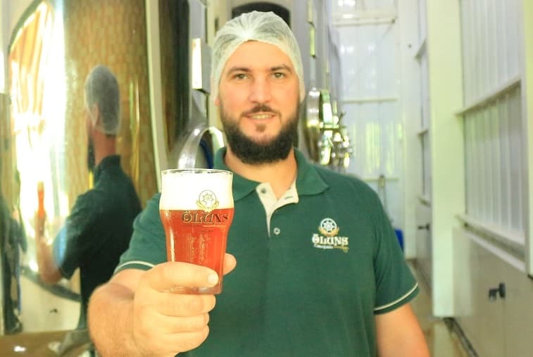 Lucas Huf é mestre cervejeiro e montou fábrica (Foto: Henrique Paulo Koch)