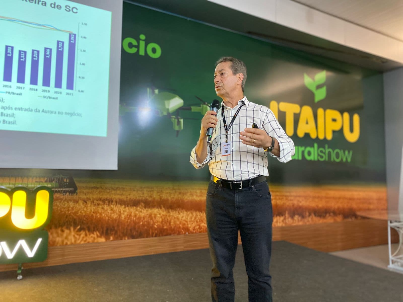 Neivor Canton foi o responsável pela terceira palestra da feira (Foto: Felipe Eduardo Zamboni)