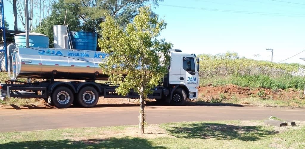 Casan está puxando água com auxílio de caminhão  (Foto: Ascom Águas Frias )