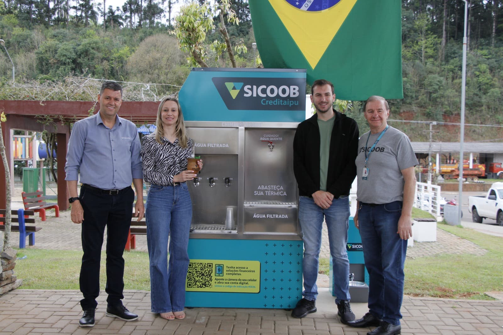 Modelo inaugura chimarródromo na praça central