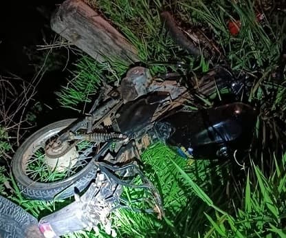 Motocicleta era conduzida por um rapaz de 18 anos (Foto: Polícia Militar Rodoviária)