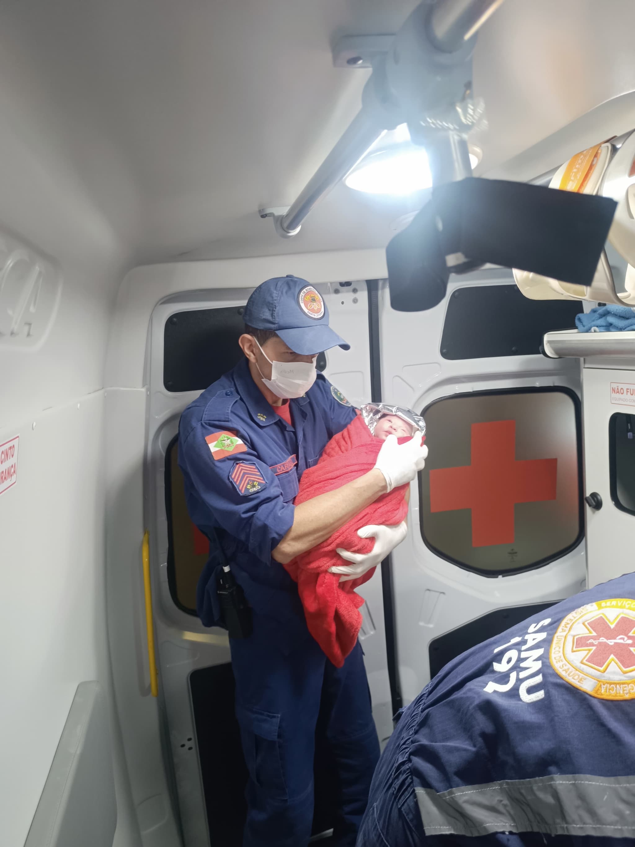 Bebê nasce em frente ao quartel dos bombeiros em Chapecó