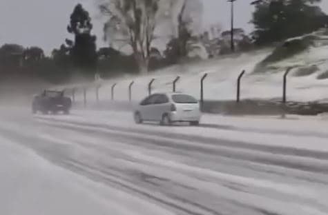 Inacreditável! Gelo em todos os lados em cidade do Paraná