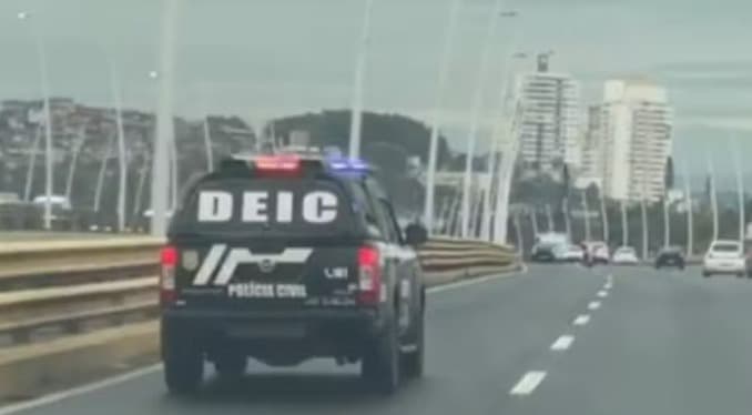 Polícia Civil prende fornecedor de armas ligado a facção no Rio de Janeiro em operação em Florianópolis
