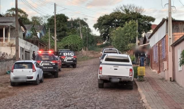 Vários policiais da região participam da operação (Foto: Liange Gattermann / Rádio Integração )