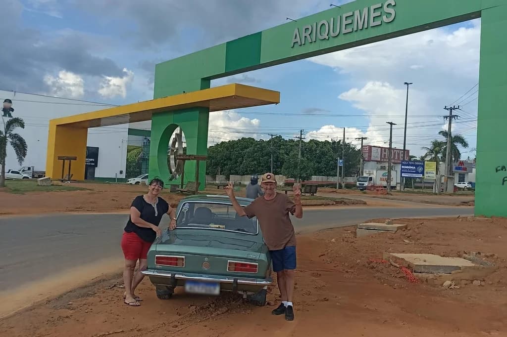 Casal percorre 3 mil km de Corcel 1977 para entregar carro a novo dono