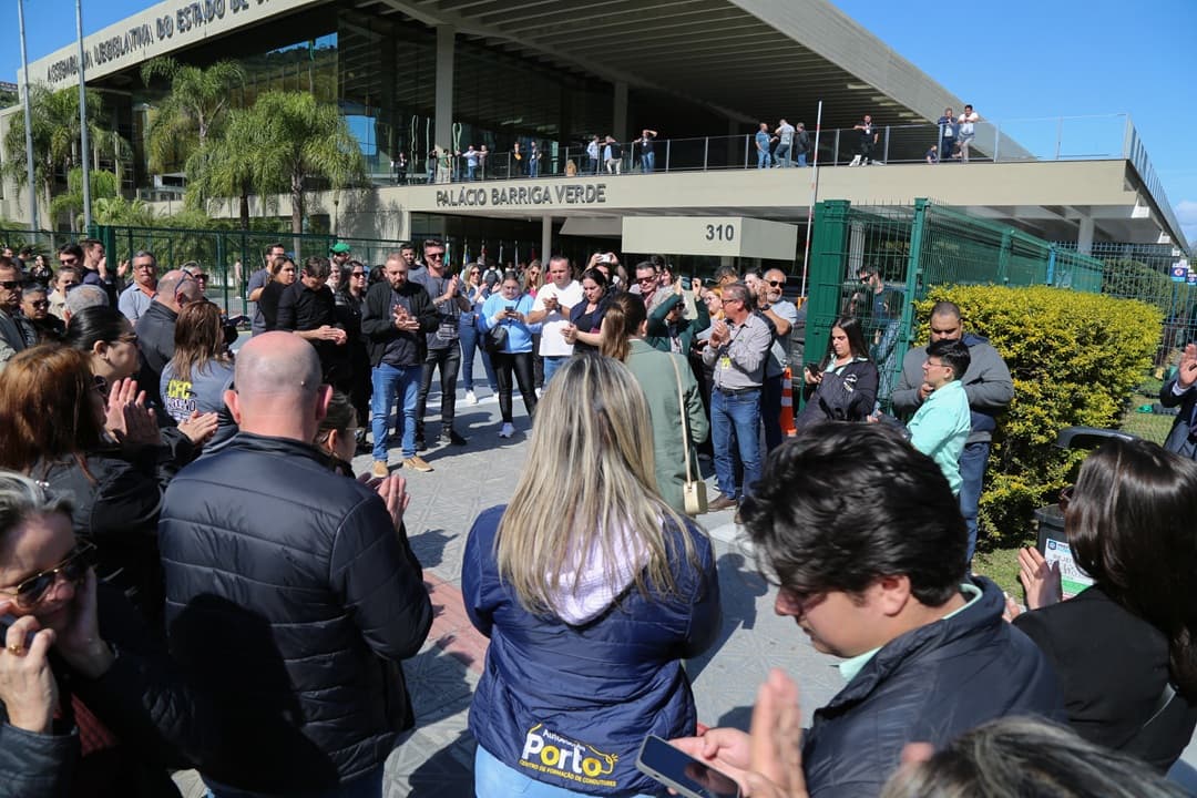 Centros de Formação de Condutores protestam contra vigência de portaria do Detran (Foto: Daniel Conzi/Agência AL)