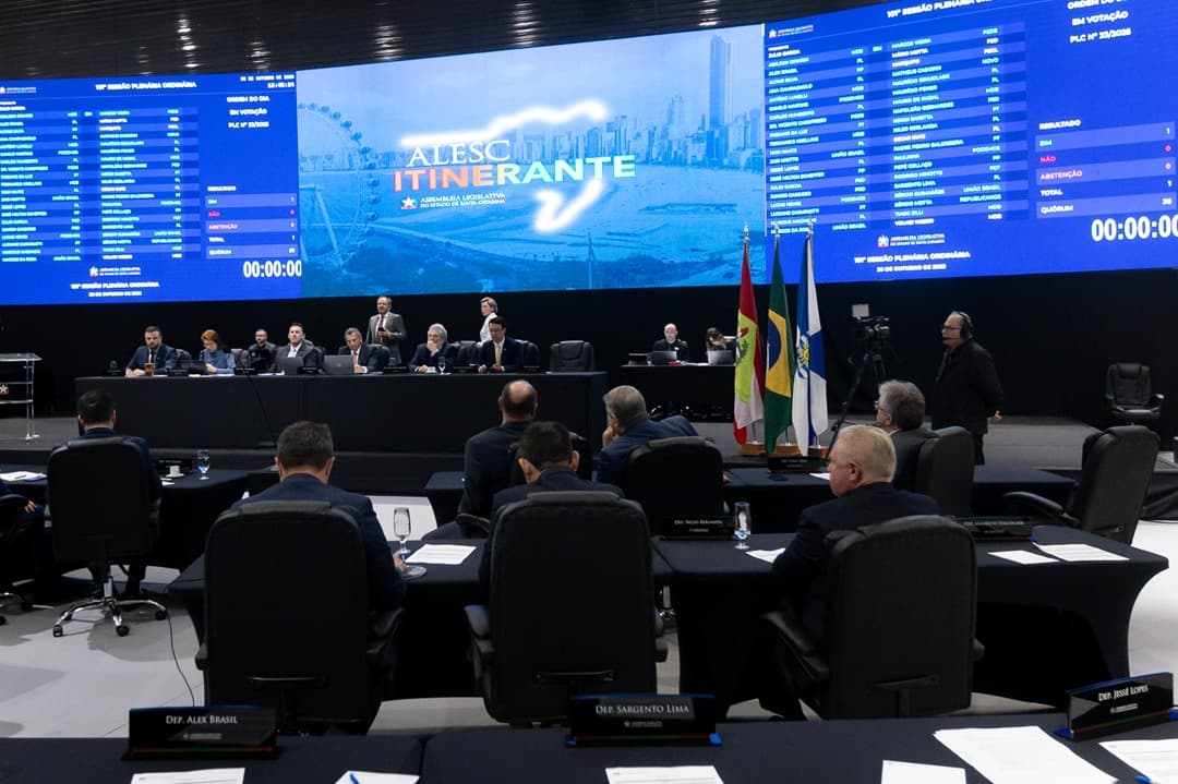 Alesc Itinerante aprova 27 projetos durante sessão em Balneário Camboriú