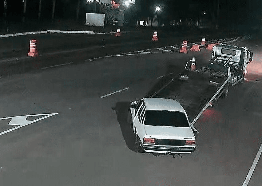 Veículo terminou guinchado (Foto: Polícia Militar Rodoviária)