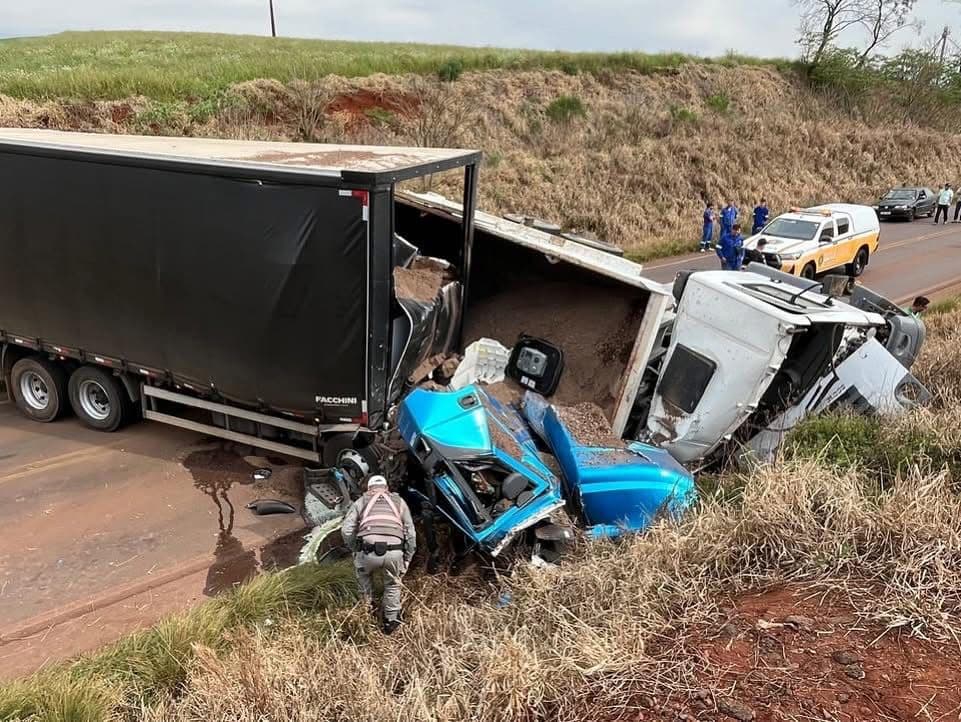 Caminhoneiros perdem a vida quase simultaneamente