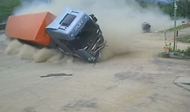 VEJA! Impacto violento mata condutor na hora em estrada catarinense