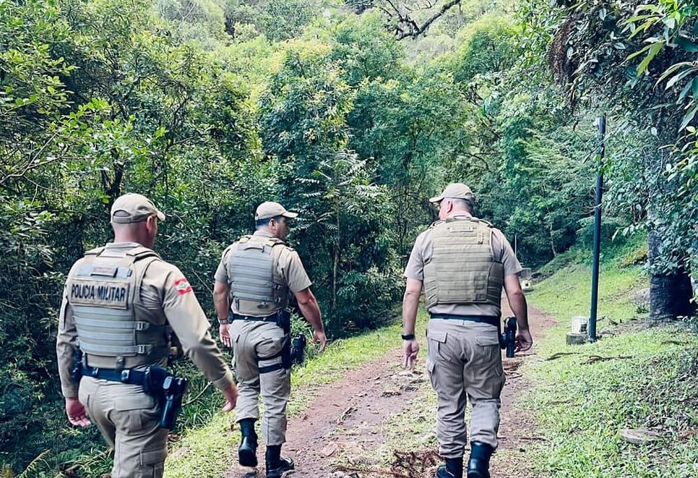 Perseguição implacável: namorada sobrevive a duas tentativas de assassinato