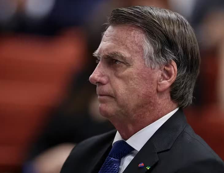 Defesa de Bolsonaro recorre ao STF e pede revisão de condenação por tentativa de golpe de Estado