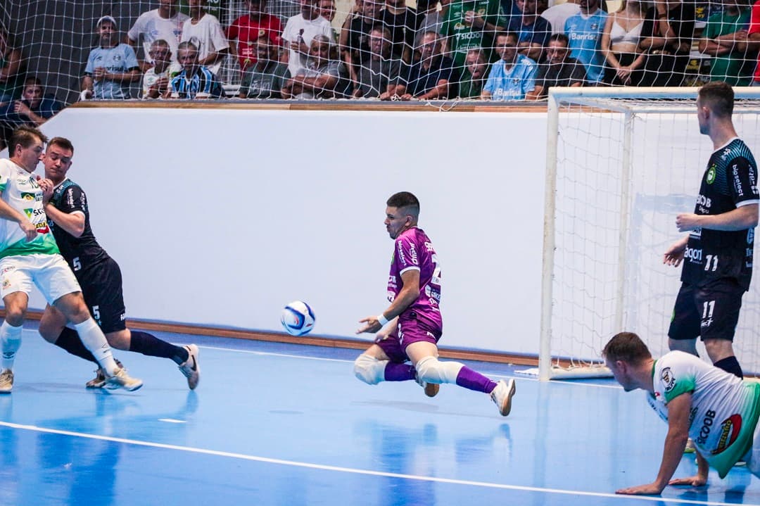 Sem Maizena, Kauan segue no gol da Pinhalense contra Fraiburgo