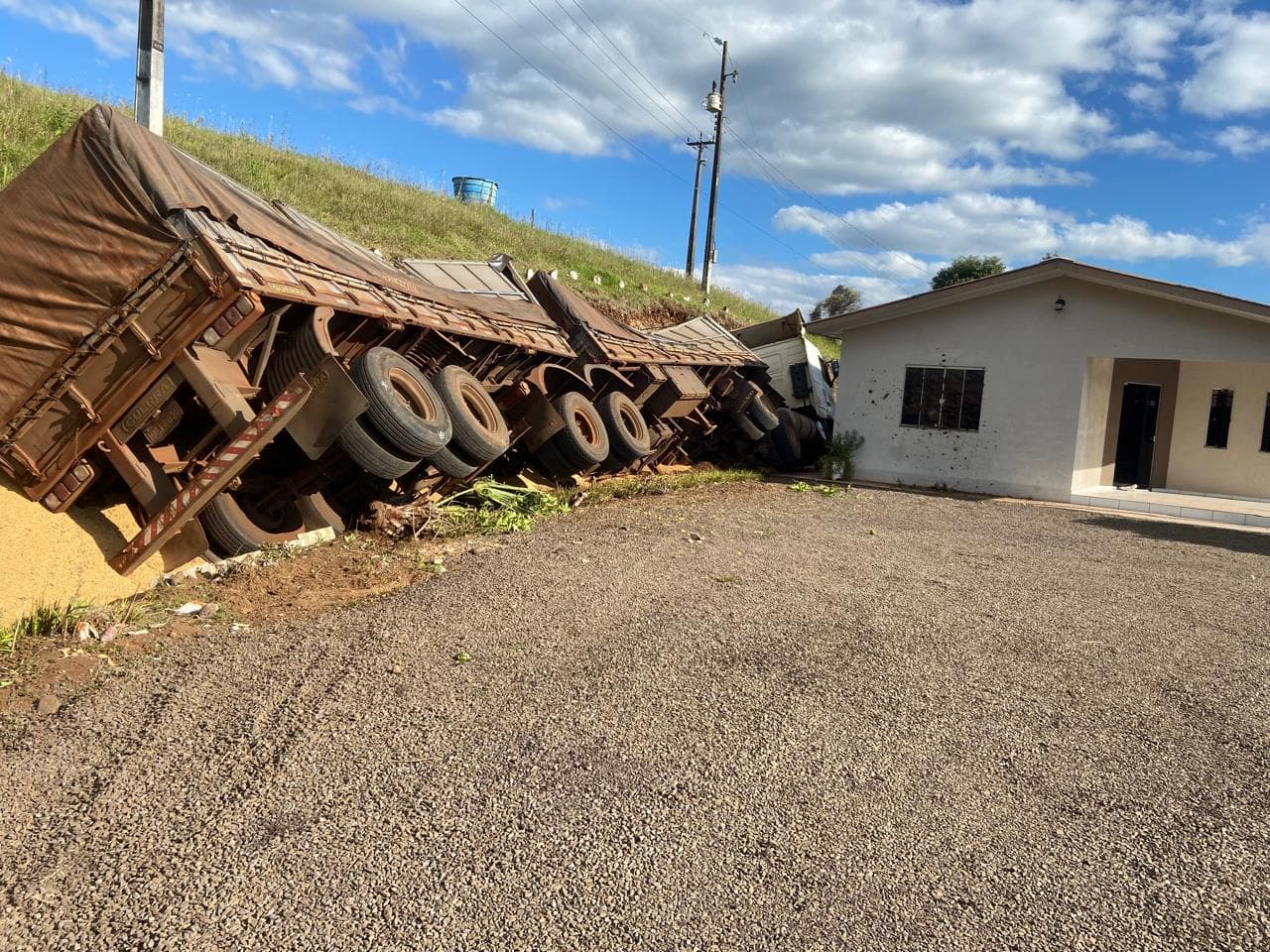 Local é conhecido pelas curvas perigosas (Foto: Rodrigo Borges)