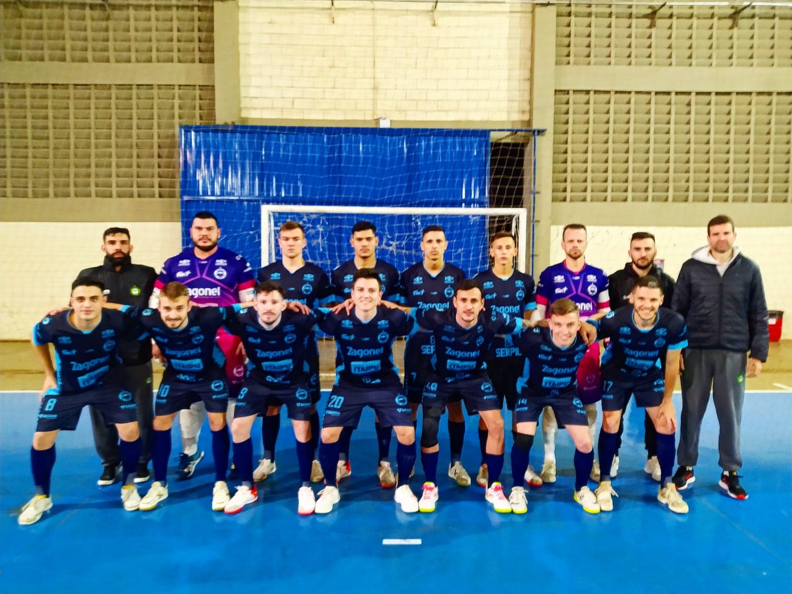 Time da Pinhalense em quadra para enfrentar Chapecoense (Foto: Renan Ribeiro)