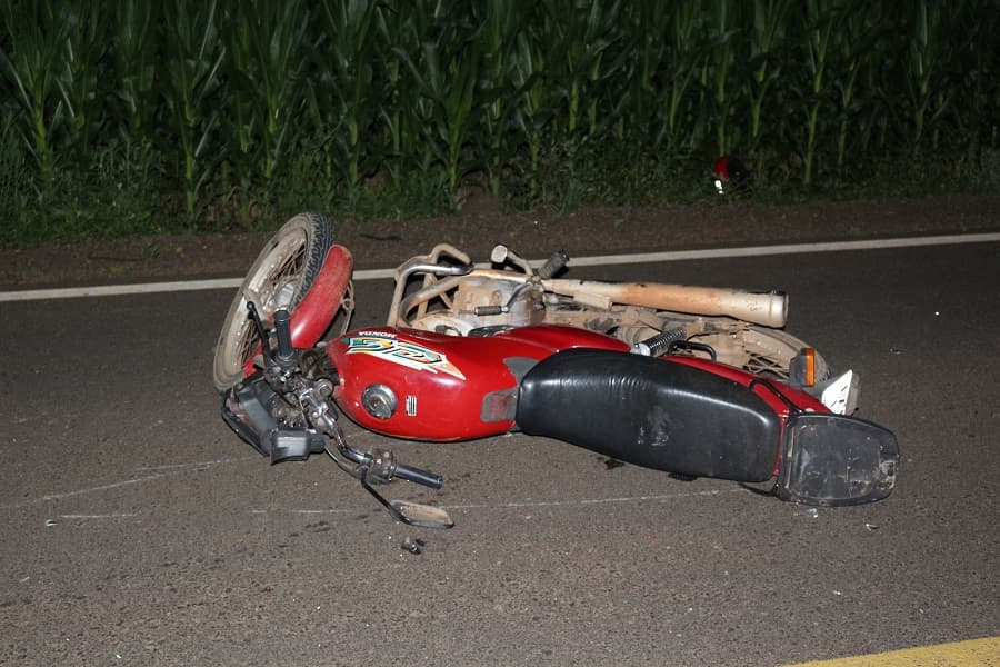 Um ocupante pilotava uma Honda CG com placa de Sul Brasil (Foto: Henrique Paulo Koch)