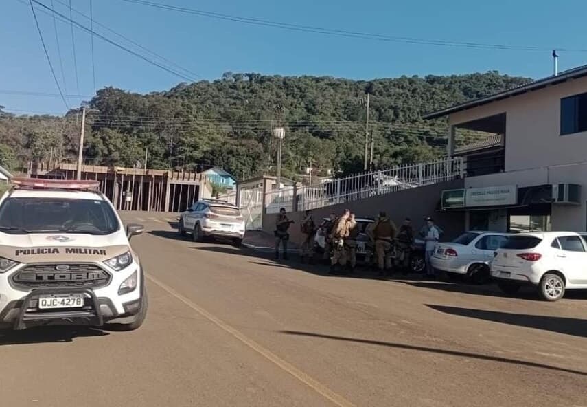Policiais foram mobilizados na ação (Foto: Divulgação)