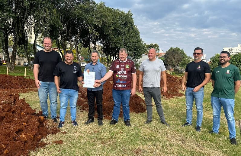 VÍDEO: Prefeitura de Pinhalzinho anuncia a construção de três quadras de areia