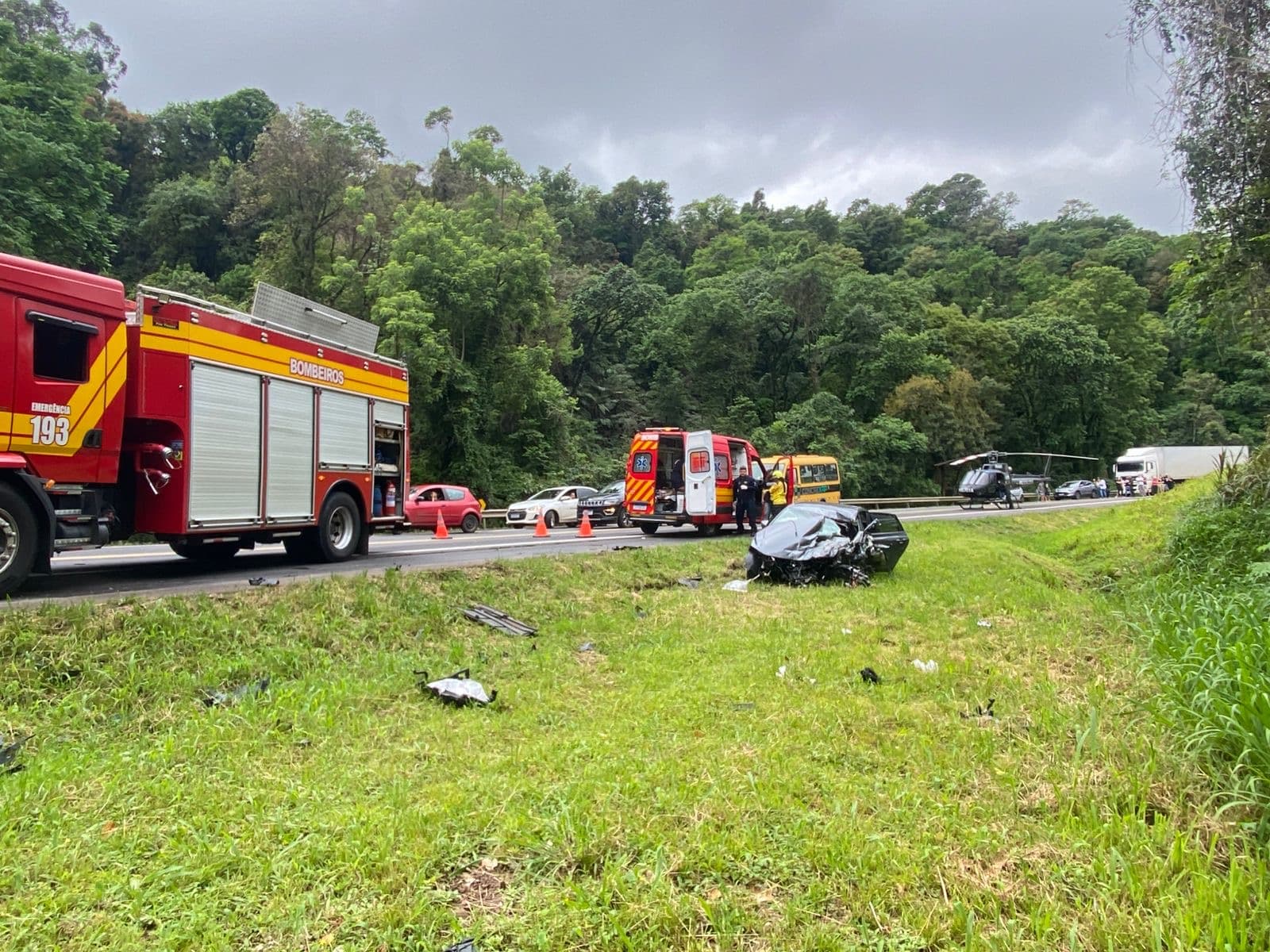 Helicóptero socorre ferido na BR-282