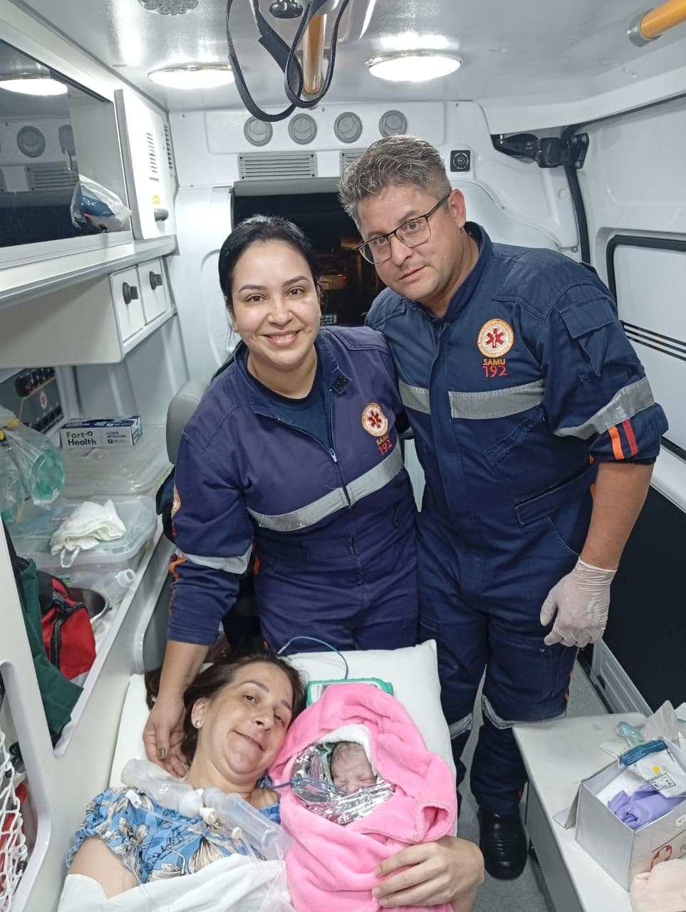 Samu realiza parto de emergência na ambulância na SC-283