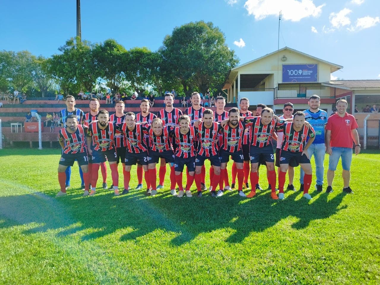 Com apenas um gol a equipe do AJAP venceu Palmitos e garantiu vaga às semi do pré-estadual (Foto: AJAP)