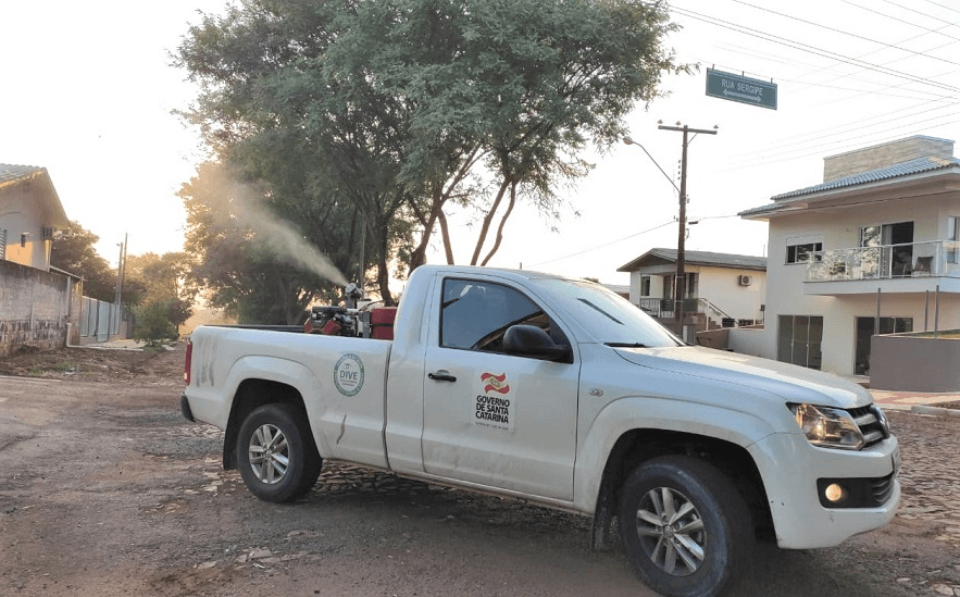 Veículo utilizado para a aplicação do fumacê (Foto: Prefeitura de Pinhalzinho)